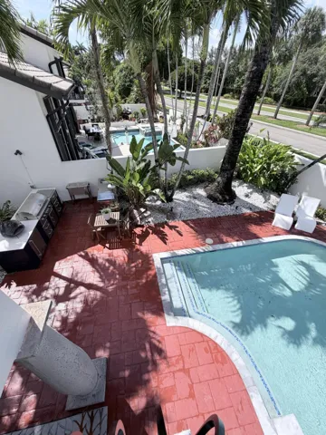 POOL & BBQ