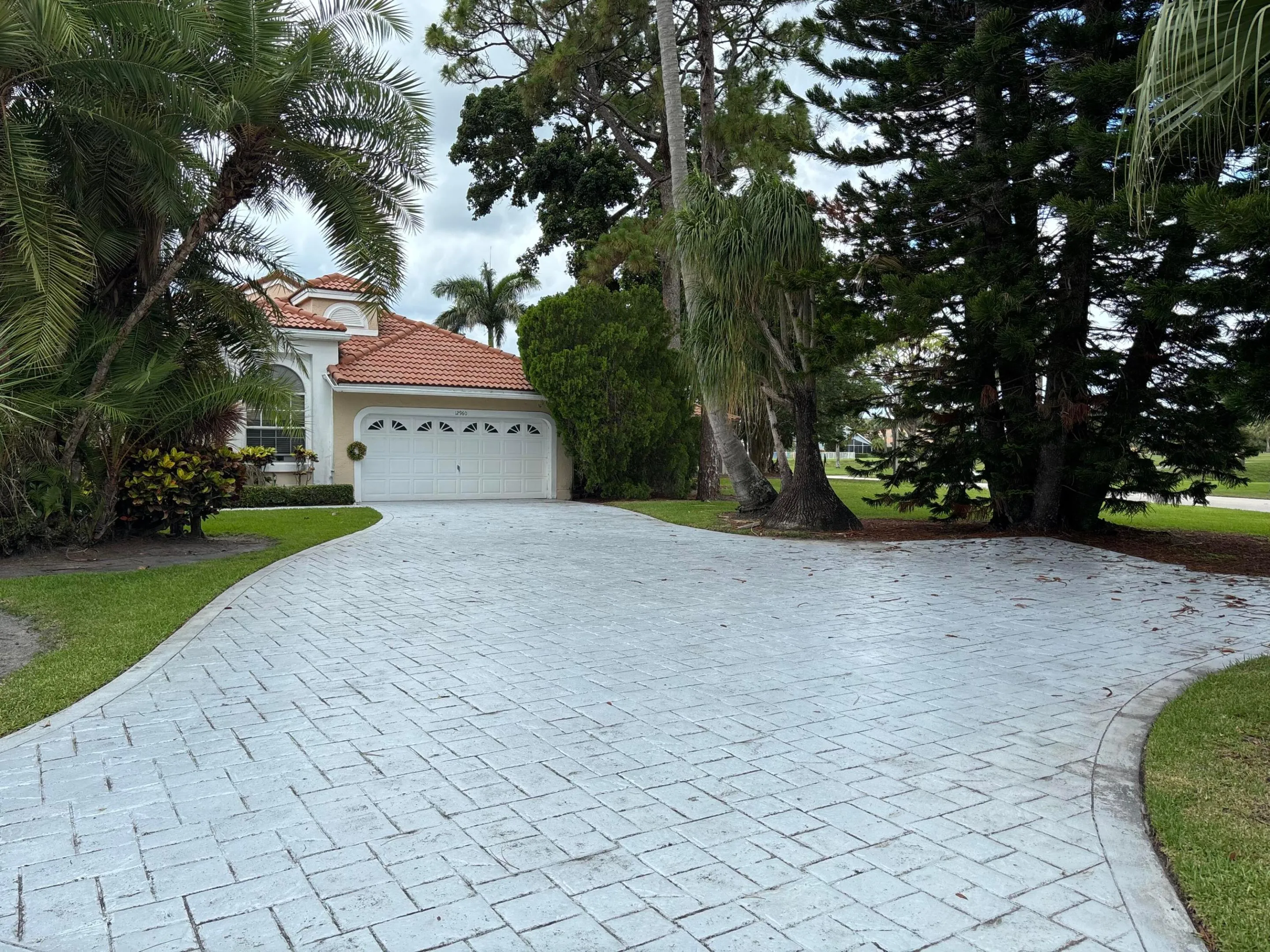 OVERSIZED DRIVEWAY