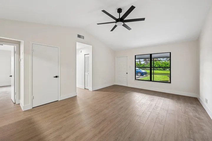 4-web-or-mls-SE Hobe Ridge Ave-S2905-004