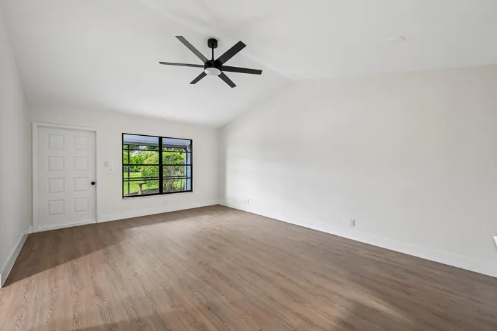 5-web-or-mls-SE Hobe Ridge Ave-S2905-005