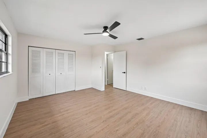 20-web-or-mls-SE Hobe Ridge Ave-S2905-02