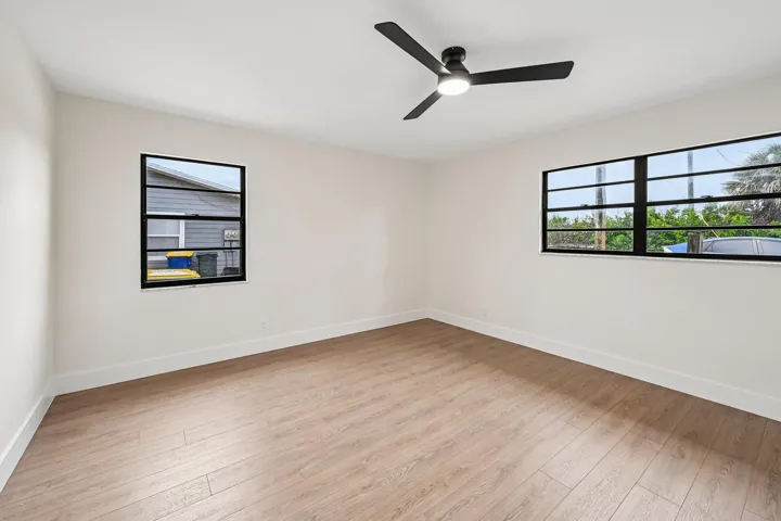 19-web-or-mls-SE Hobe Ridge Ave-S2905-01