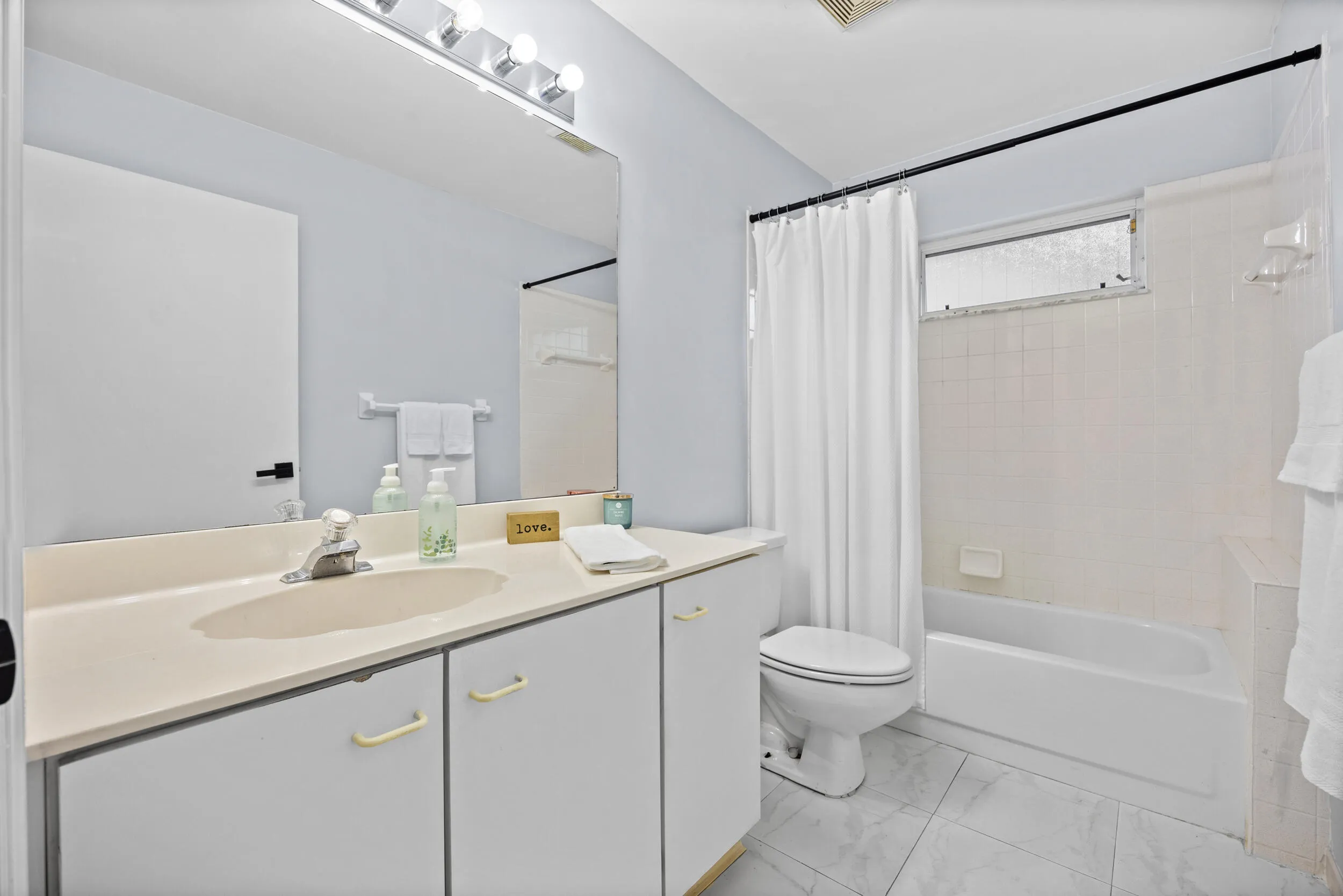 Bathroom 2.