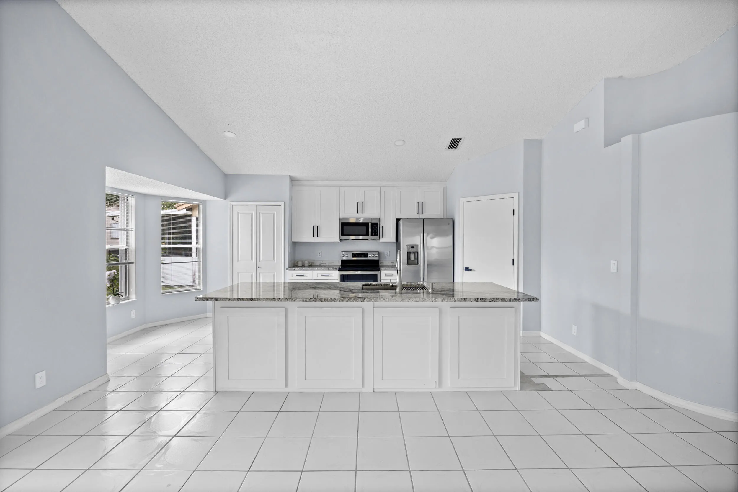 Breakfast nook & kitchen.