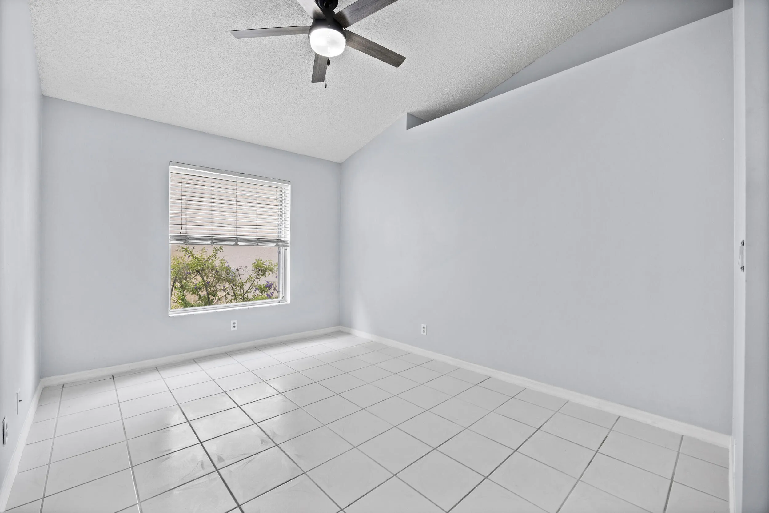 Bedroom 3/den/Office
