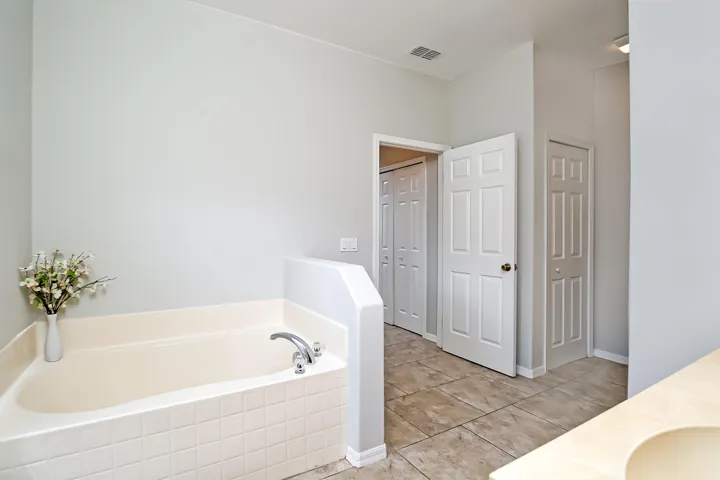 232Aldoro-18