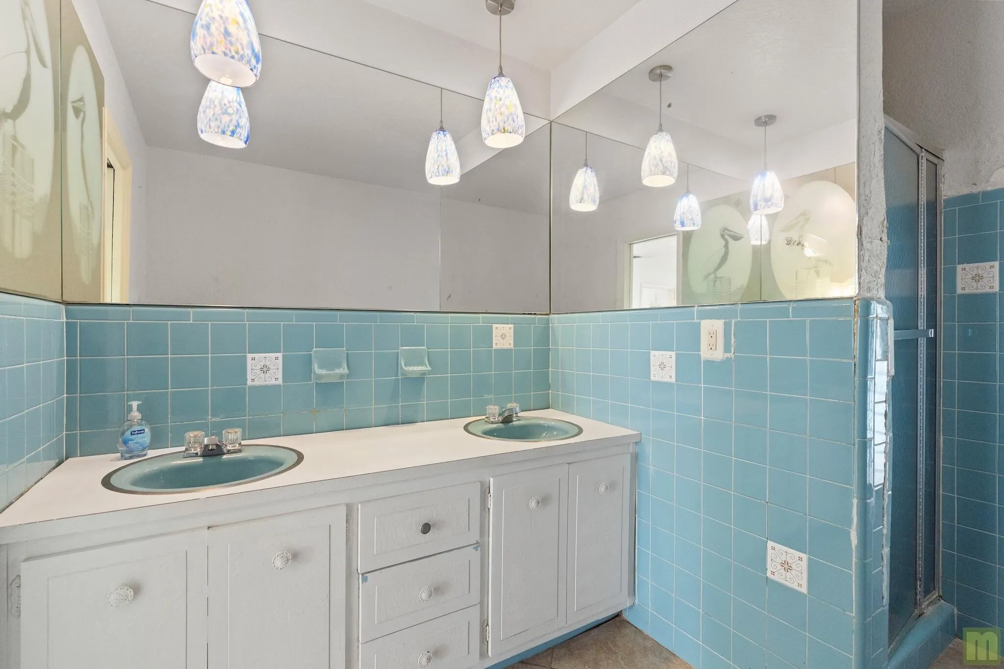 33 bath1a