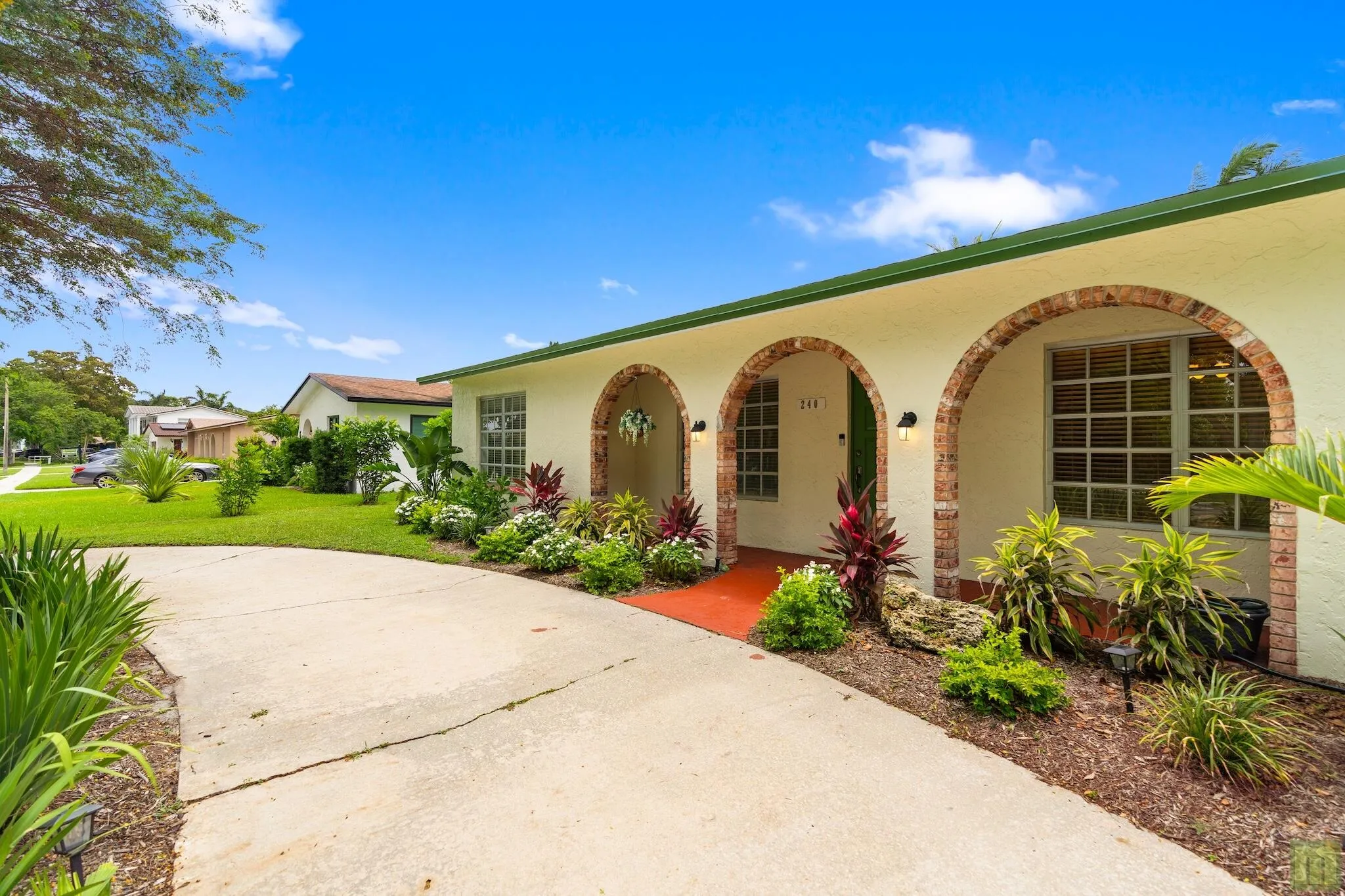 05 front-entry1