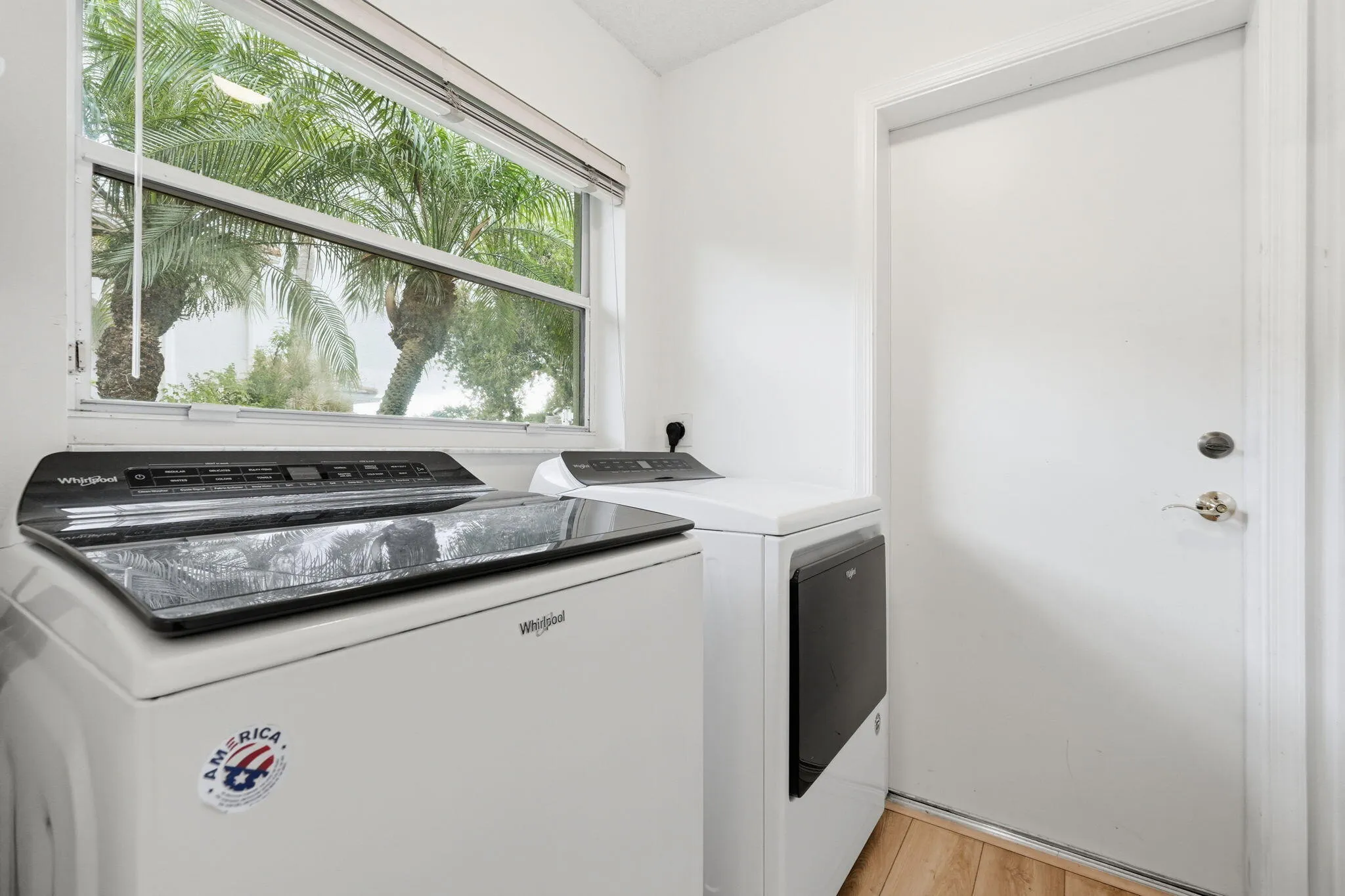29-web-or-mls-3916_Cypress_Lake_Drive_02