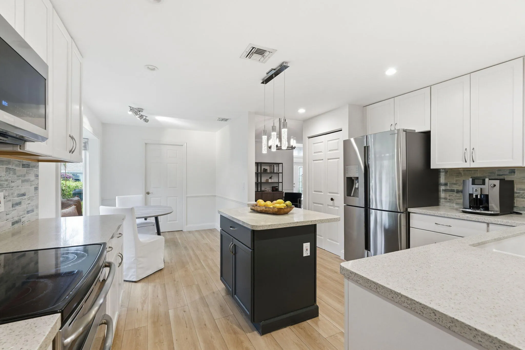 22-web-or-mls-3916_Cypress_Lake_Drive_02