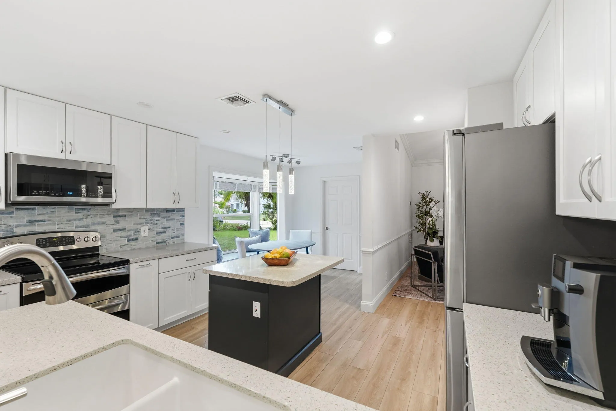 23-web-or-mls-3916_Cypress_Lake_Drive_02