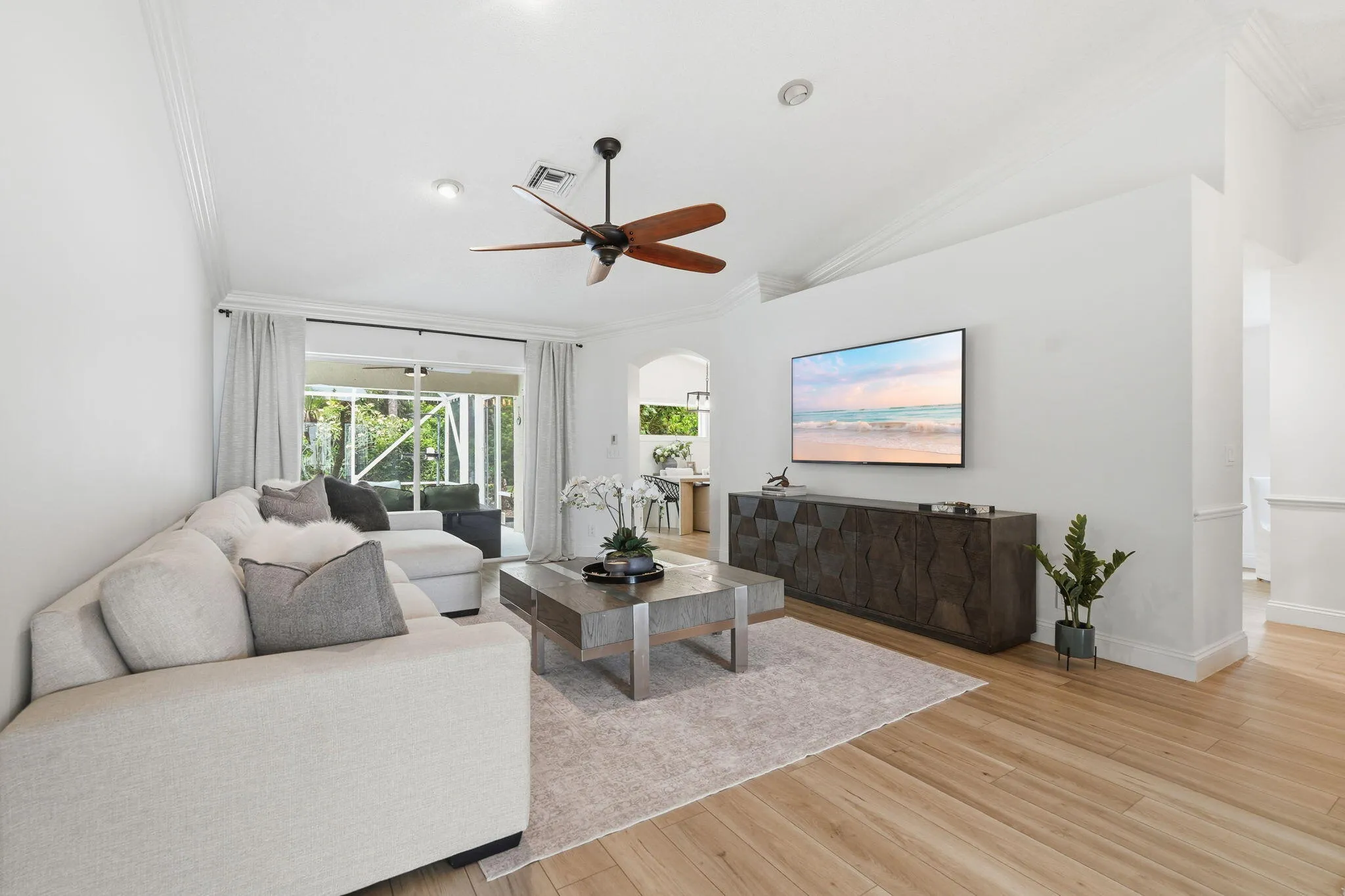 15-web-or-mls-3916_Cypress_Lake_Drive_01