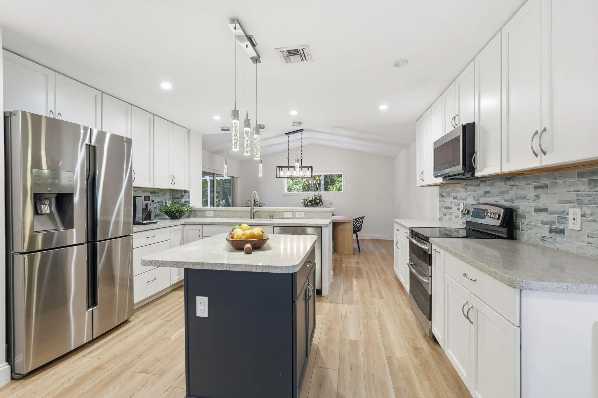 26-web-or-mls-3916_Cypress_Lake_Drive_02