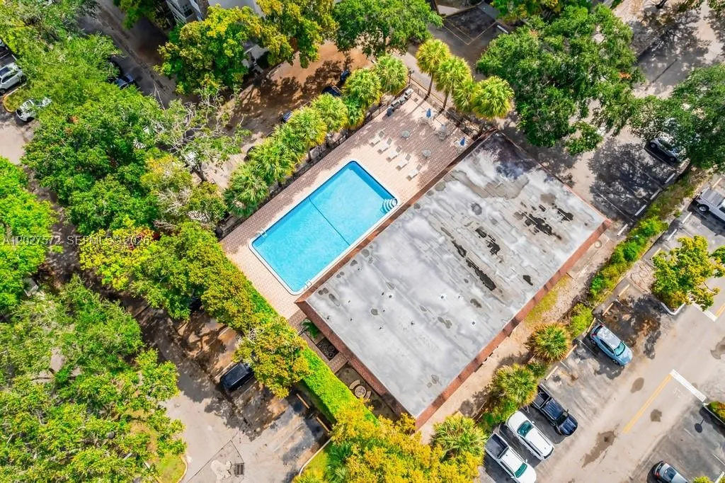 Community pool & BBQ area