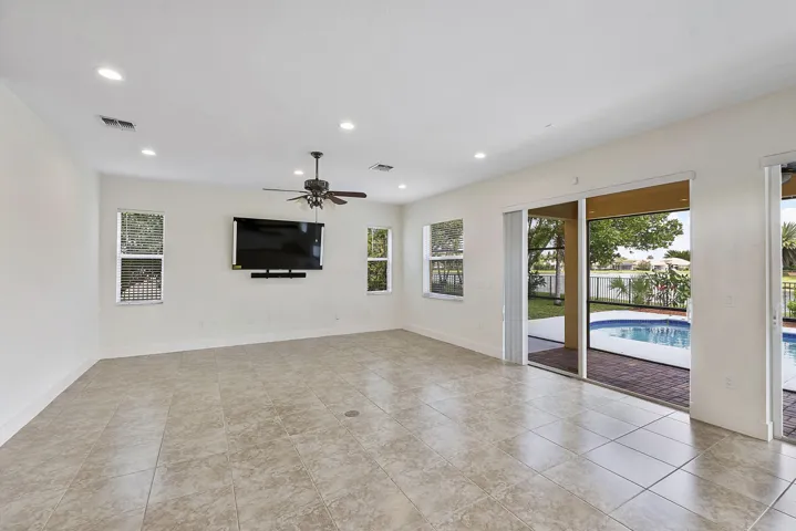 2392 Bellarosa Cir_043
