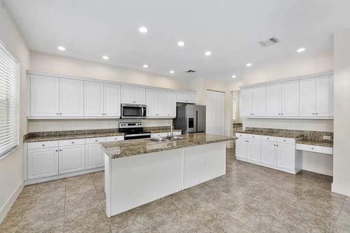 2392 Bellarosa Cir_039