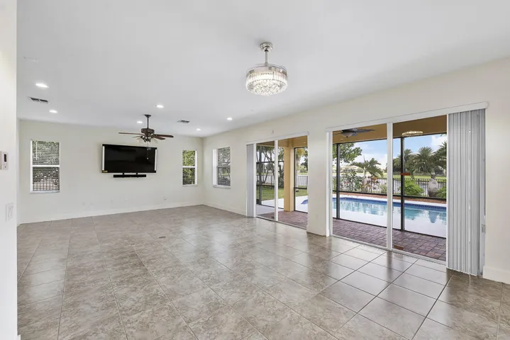 2392 Bellarosa Cir_042