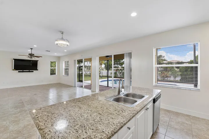 2392 Bellarosa Cir_041
