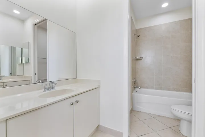 2392 Bellarosa Cir_062