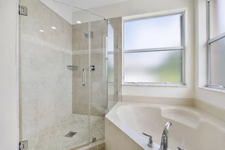 2392 Bellarosa Cir_054