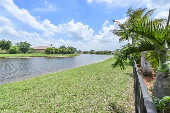 2392 Bellarosa Cir_025