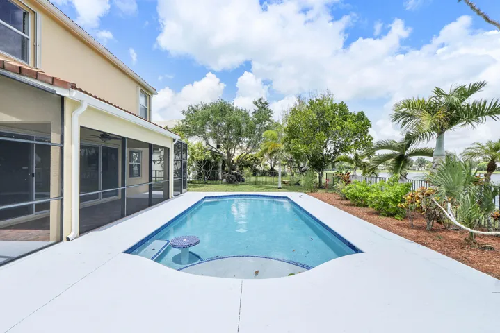 2392 Bellarosa Cir_016