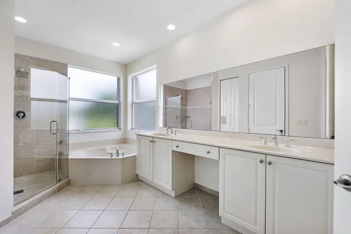 2392 Bellarosa Cir_052