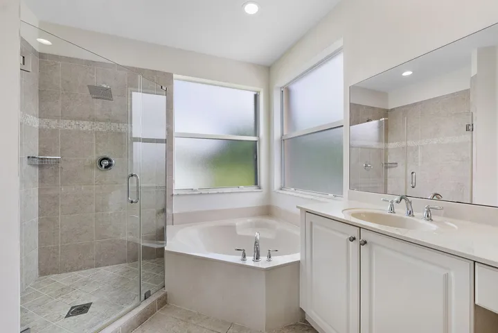 2392 Bellarosa Cir_053