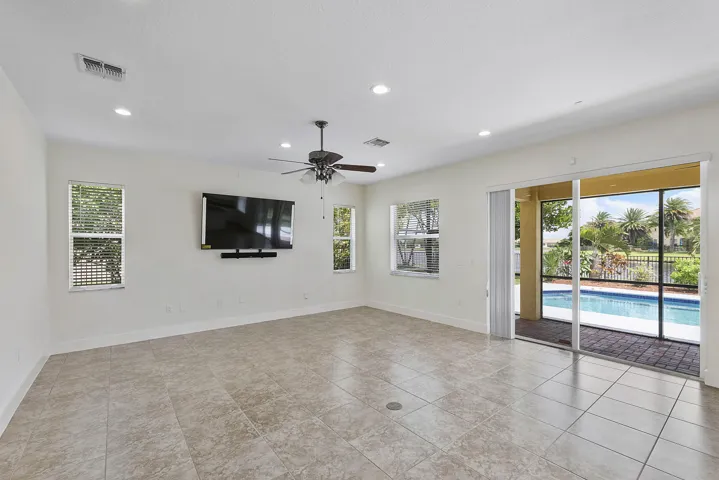 2392 Bellarosa Cir_044