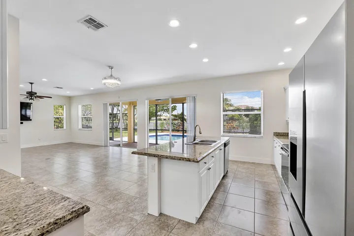 2392 Bellarosa Cir_035