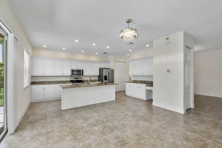 2392 Bellarosa Cir_037