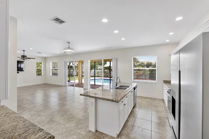 2392 Bellarosa Cir_036