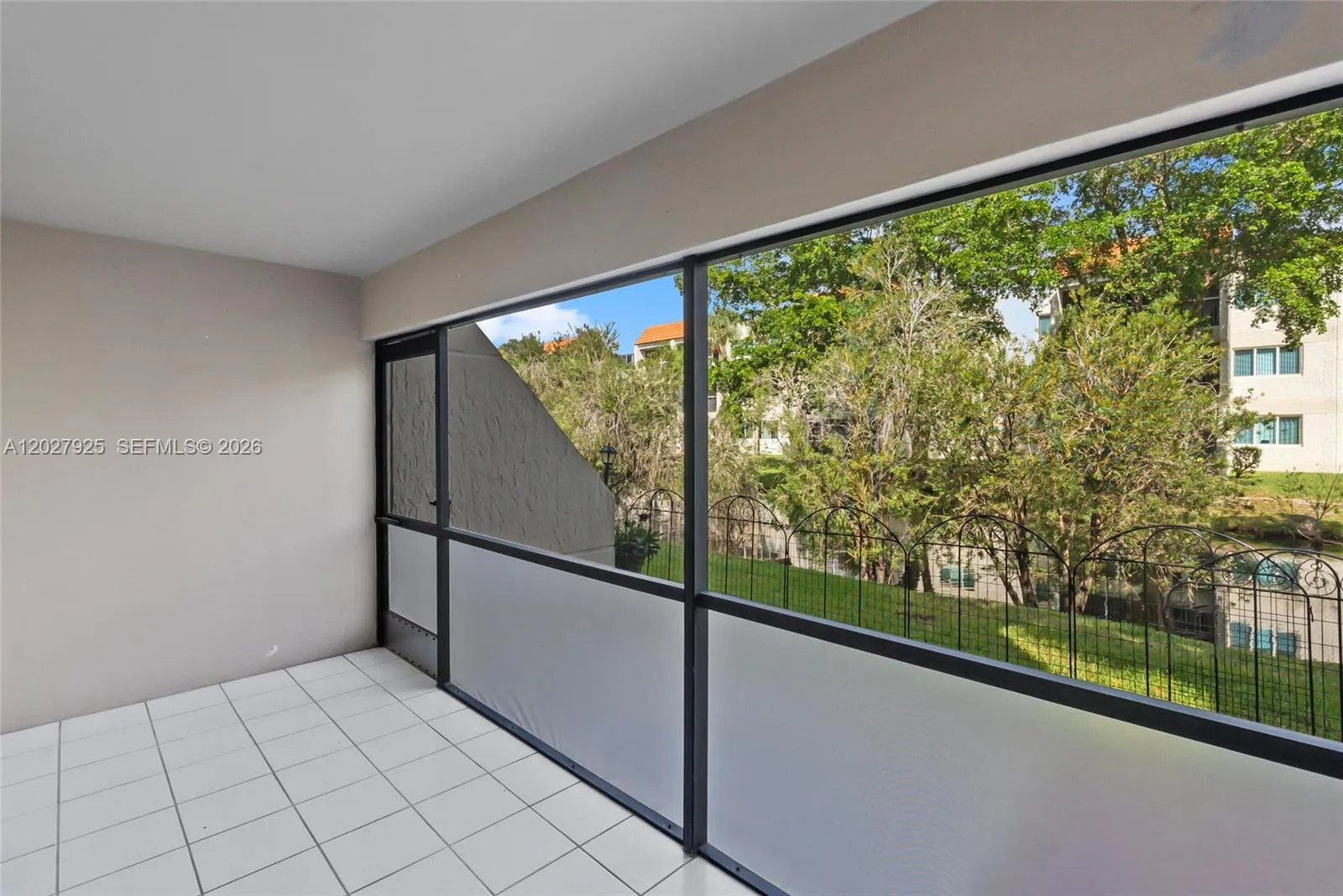 Fully Screened with bottom half privacy screening