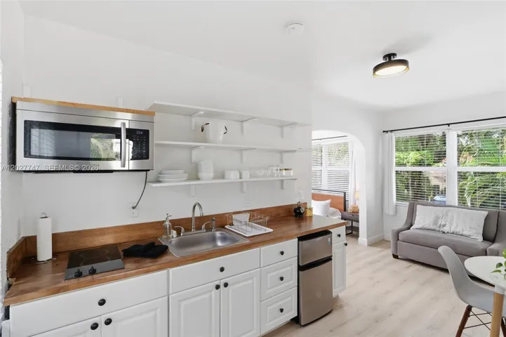 Full kitchenette in the apartment.