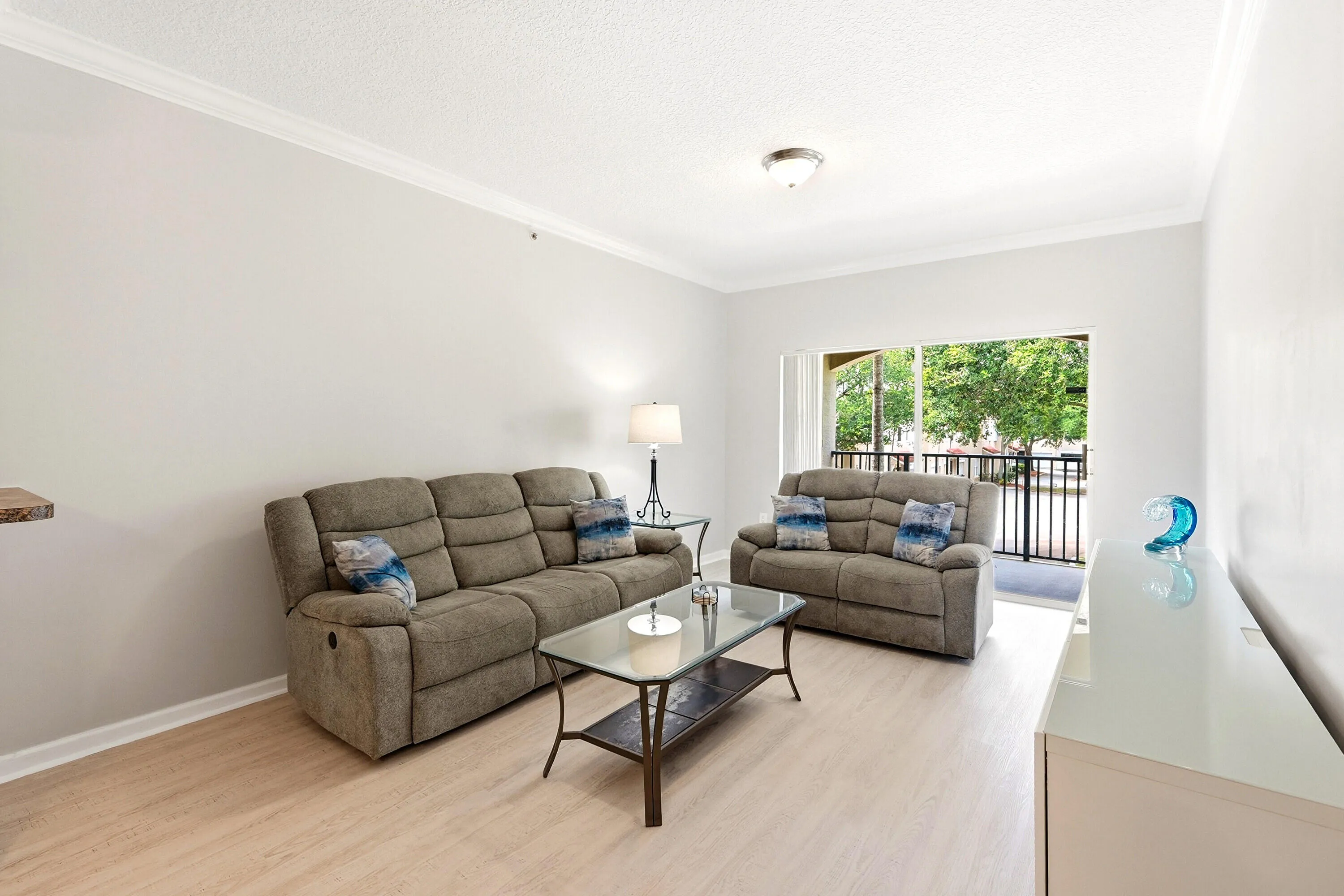 13_living room