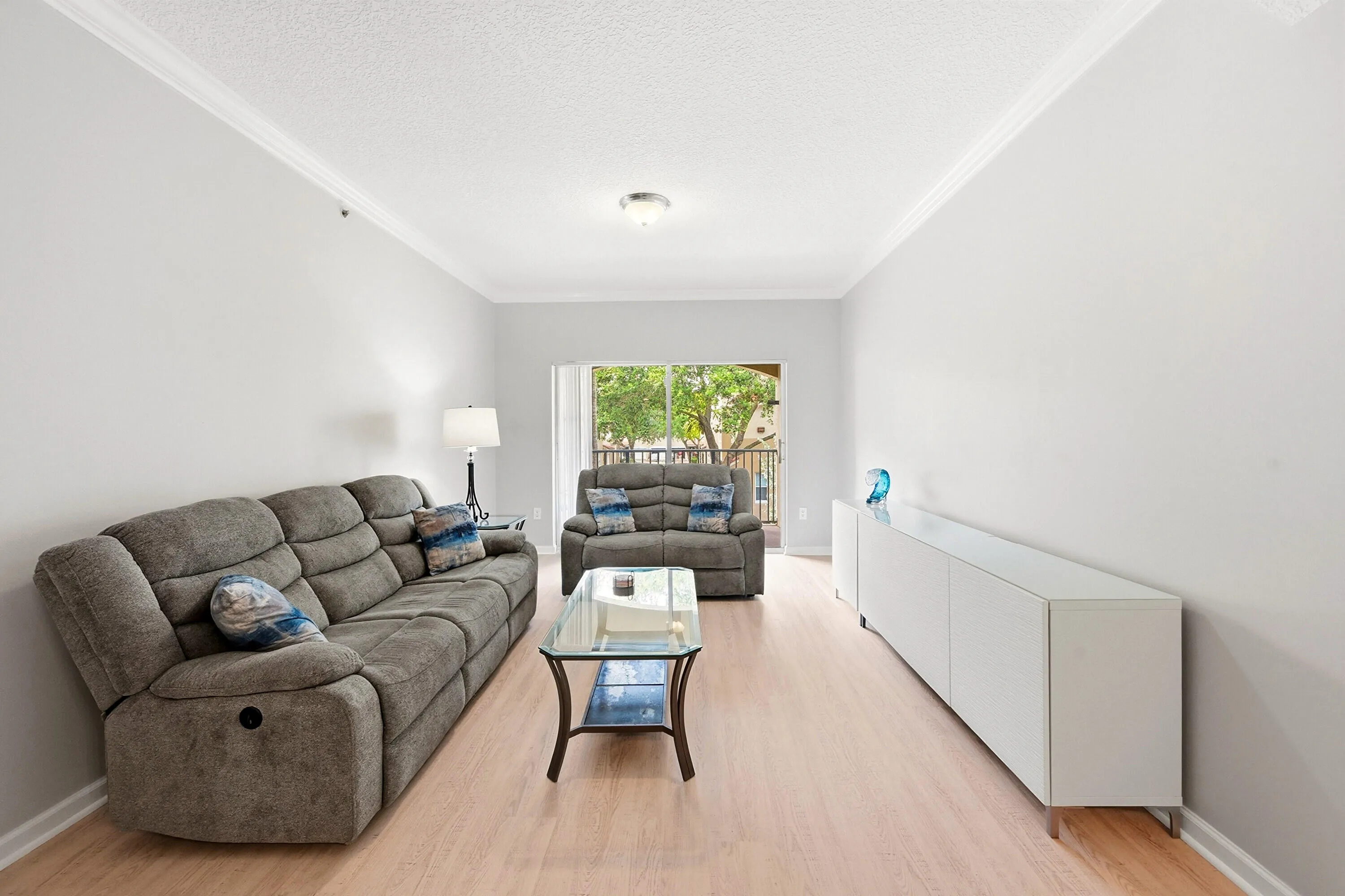 12_living room