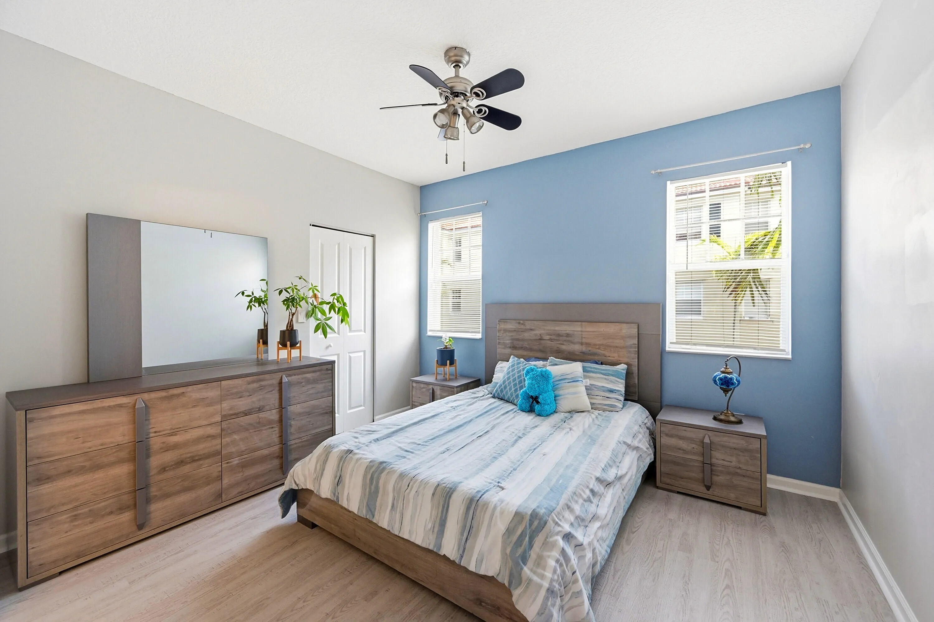 17_bedroom