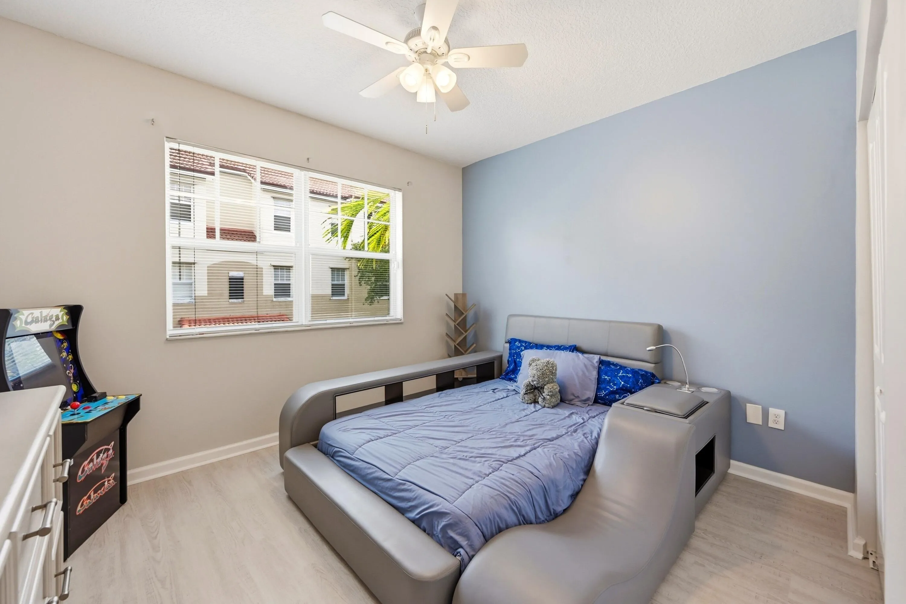 21_bedroom