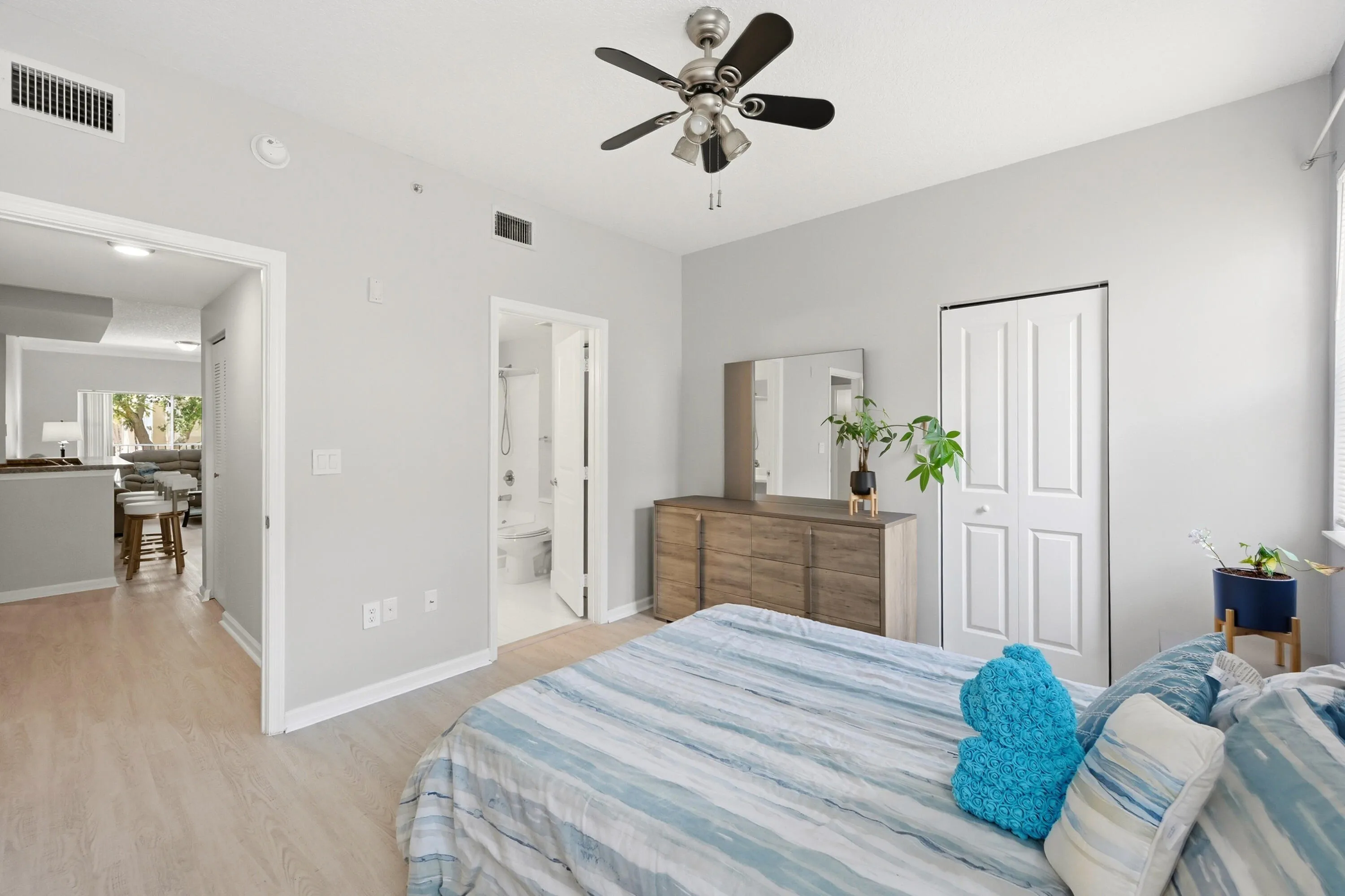 18_bedroom