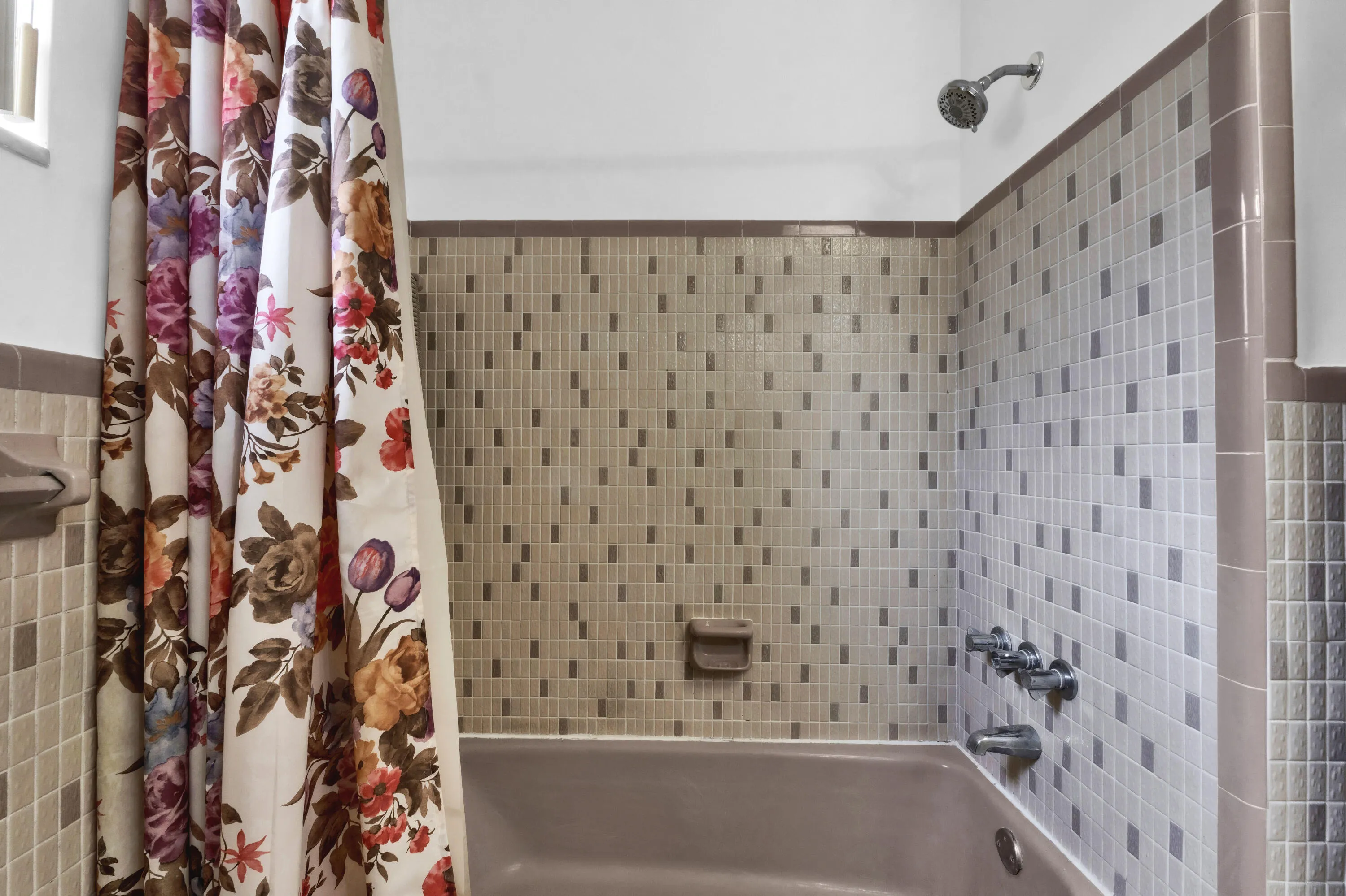 Second Bath Tub & Shower
