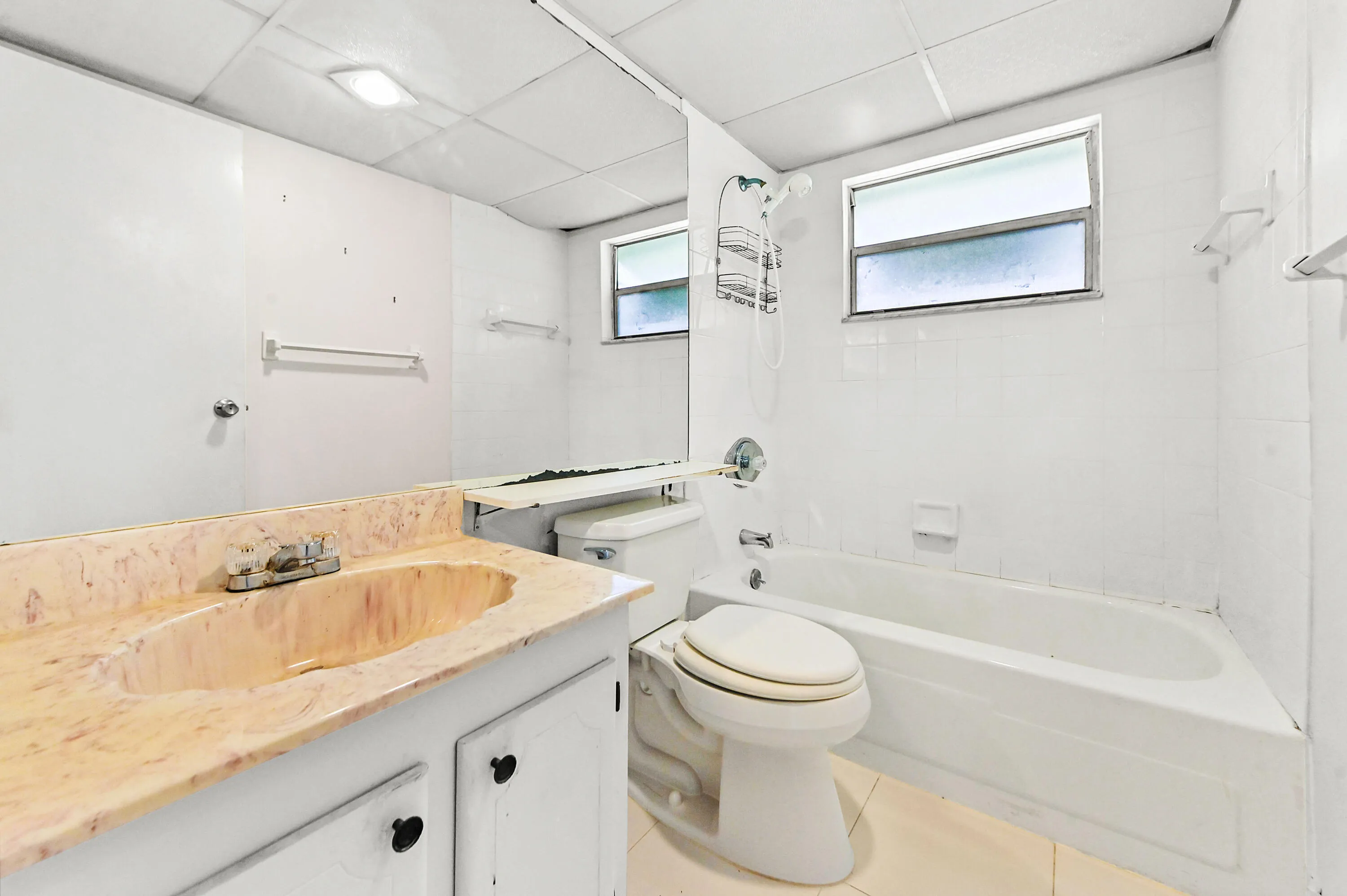 18 Bathroom 01