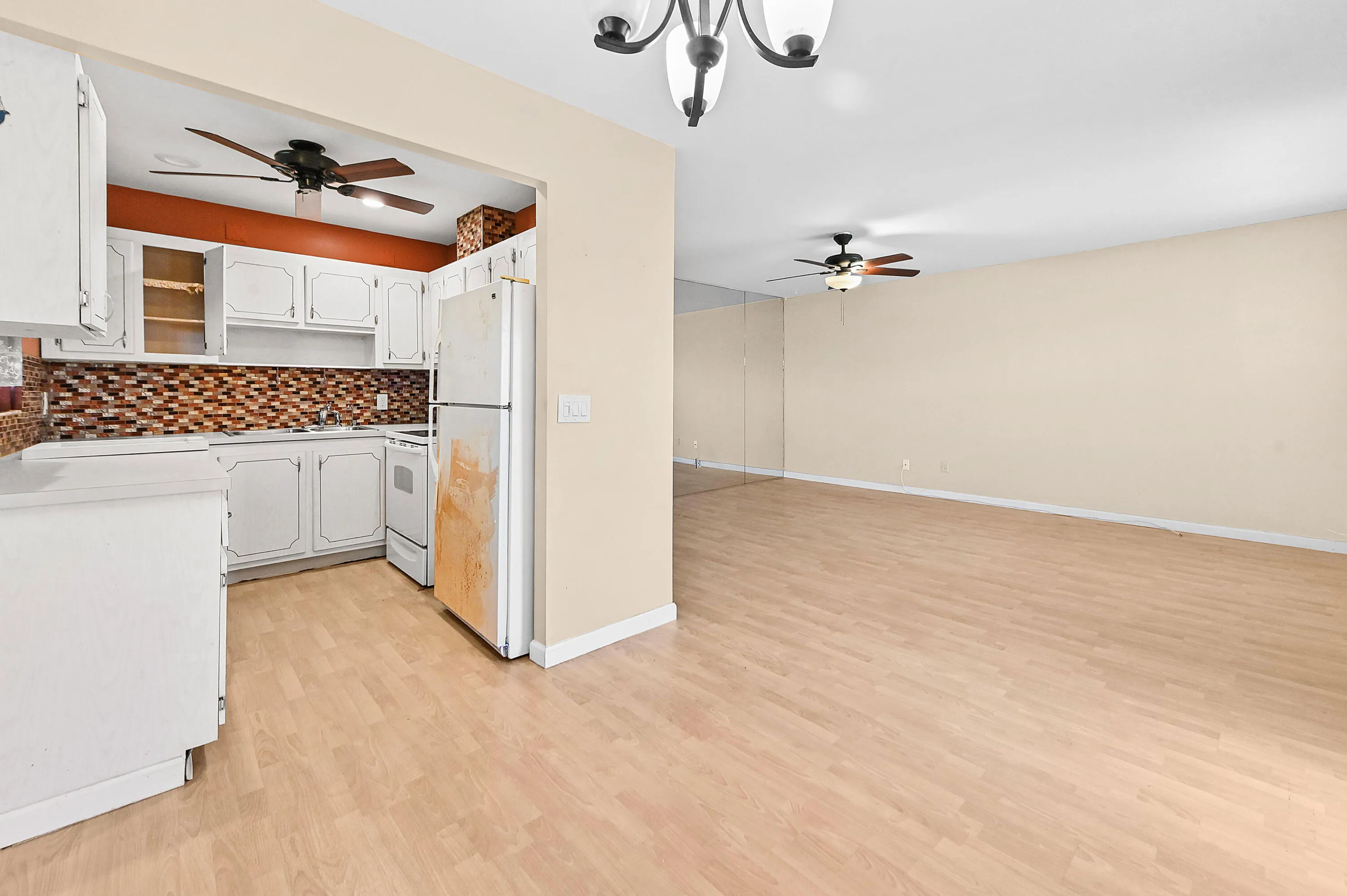 09 Dining Room 02