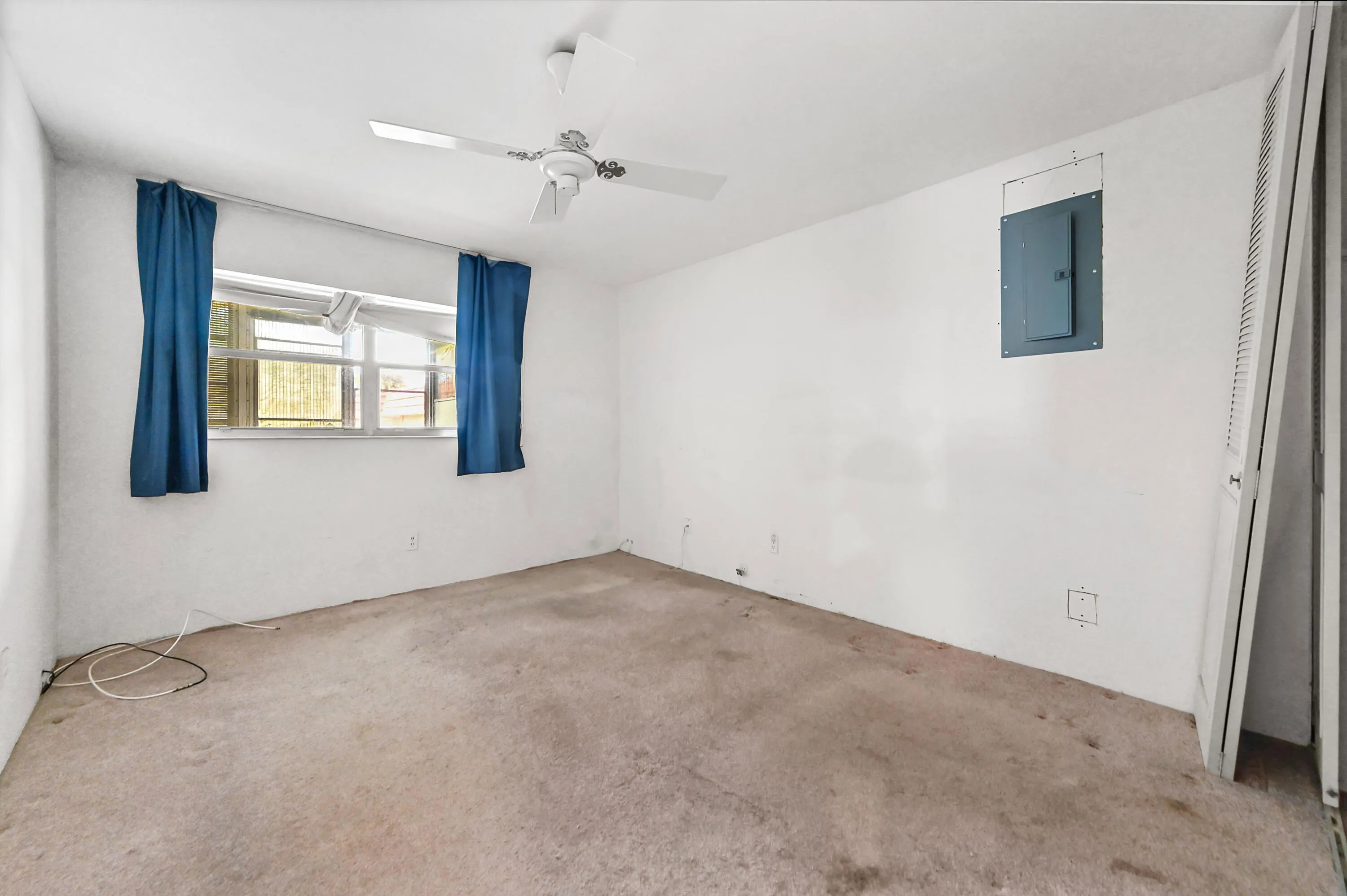 13 Bedroom 01