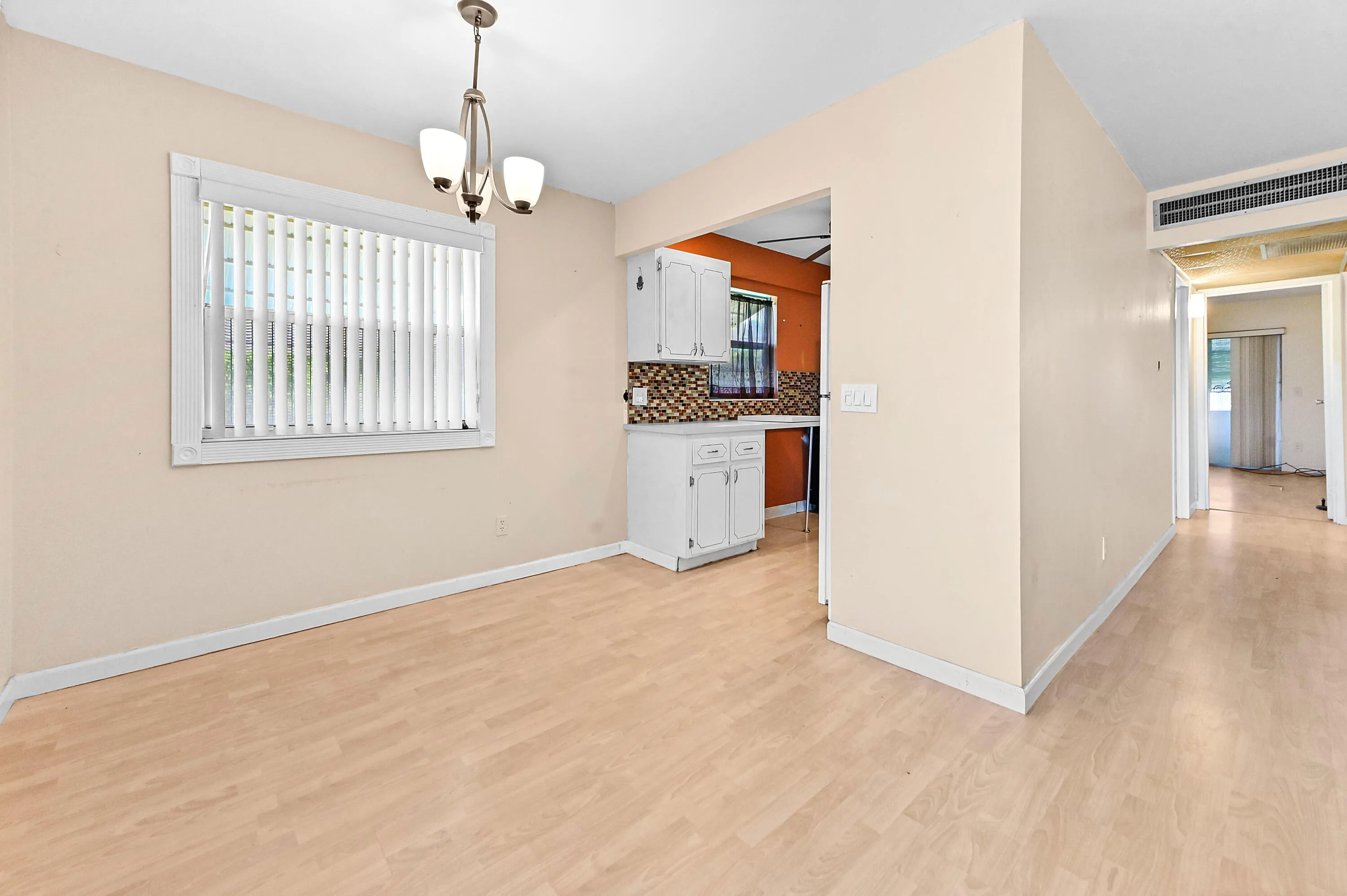 08 Dining Room 01