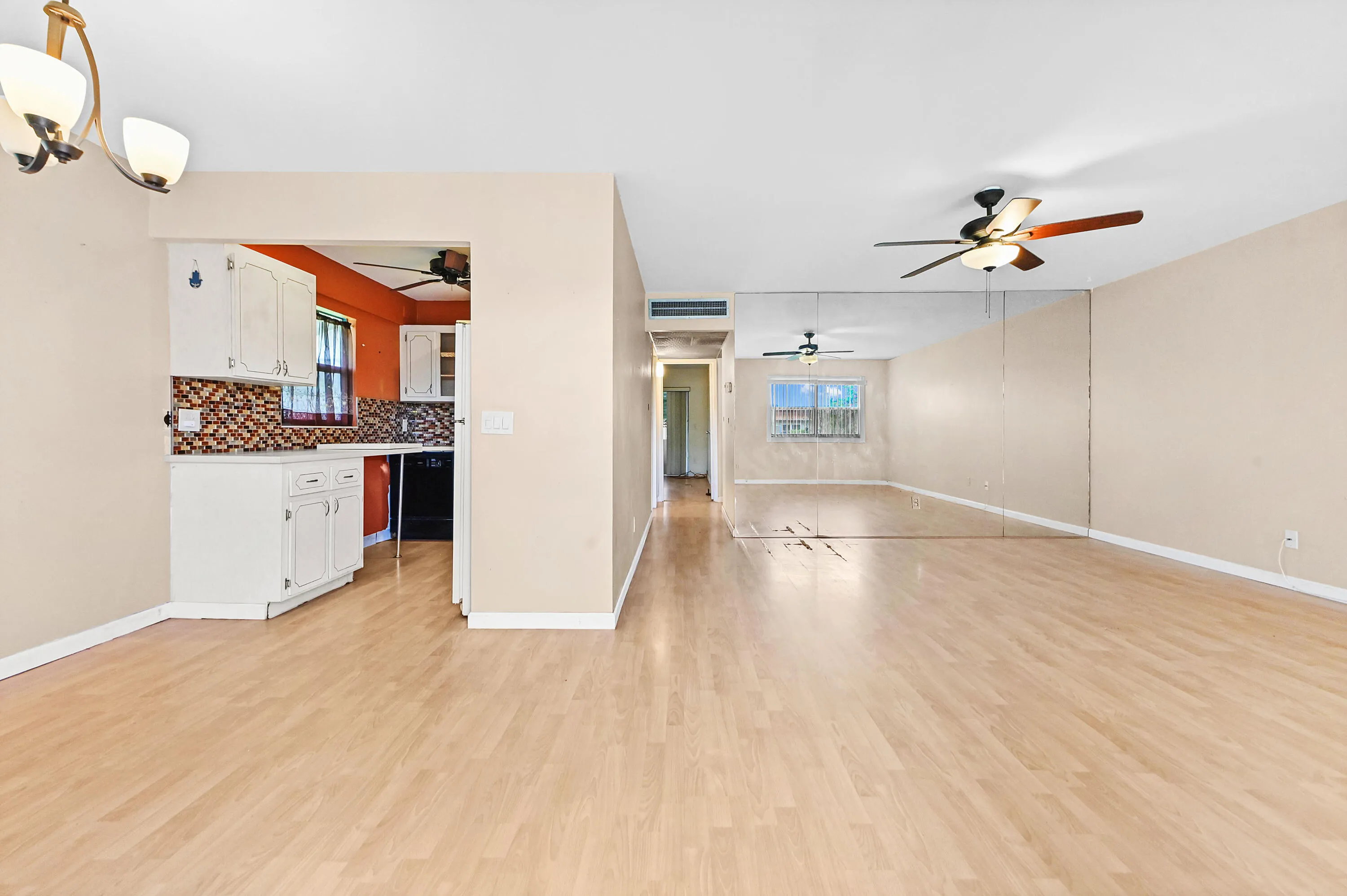 04 Living Room 01
