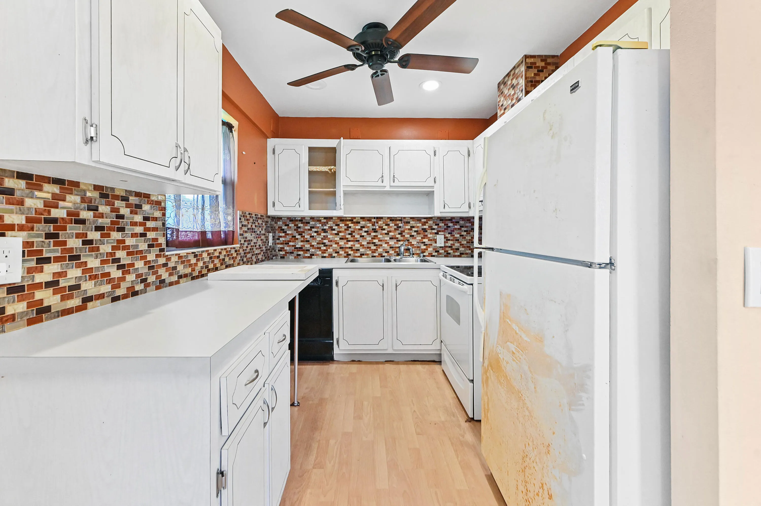 10 Kitchen 01