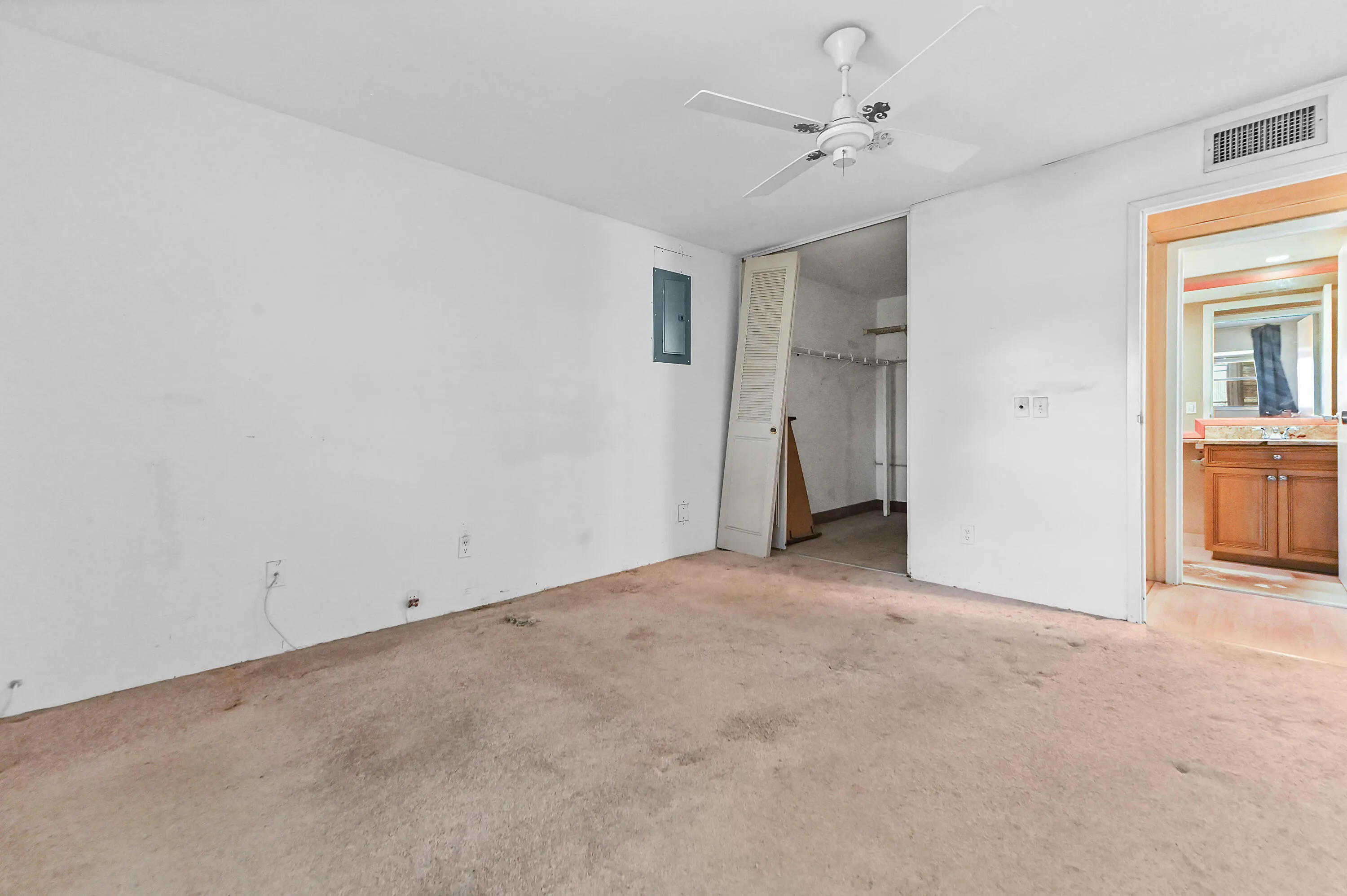 14 Bedroom 02