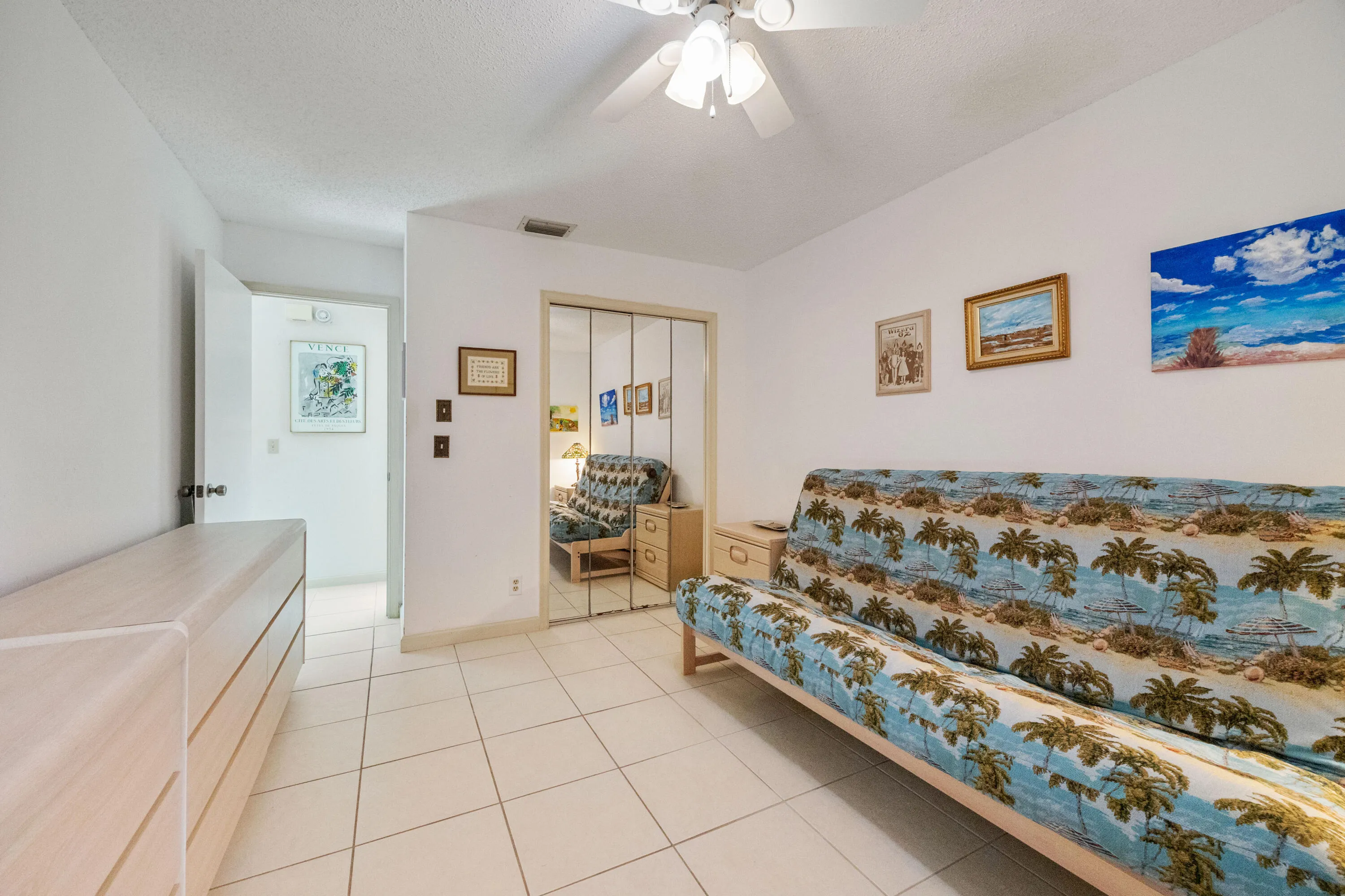 Guest bedroom