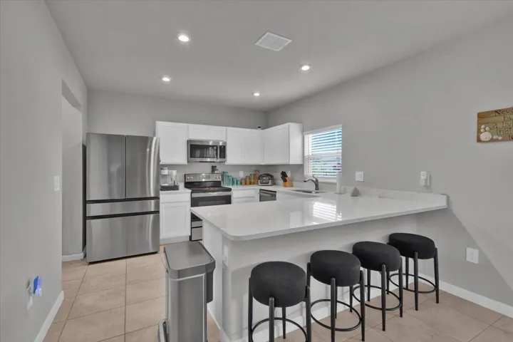 Eat-in bar with seating for four