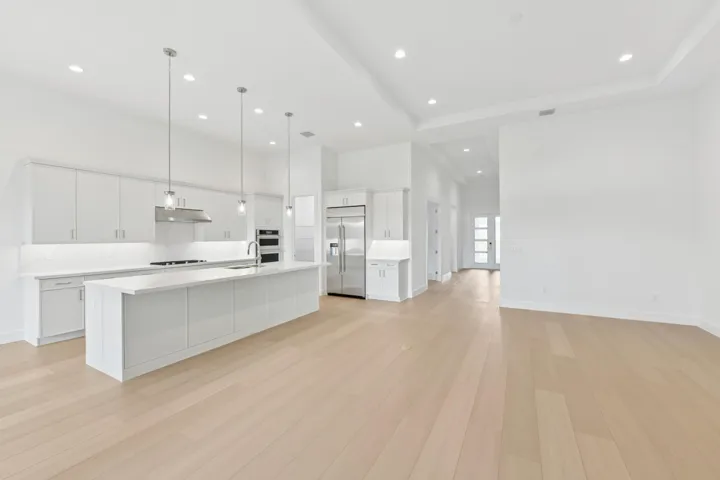 KITCHEN - GREAT ROOM